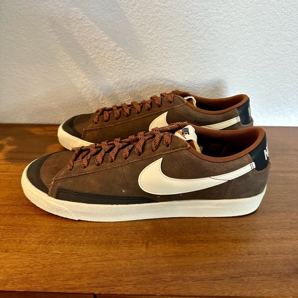 Blazer Low '77 Premium Vintage Nike Sneakers - Picture 3 of 4